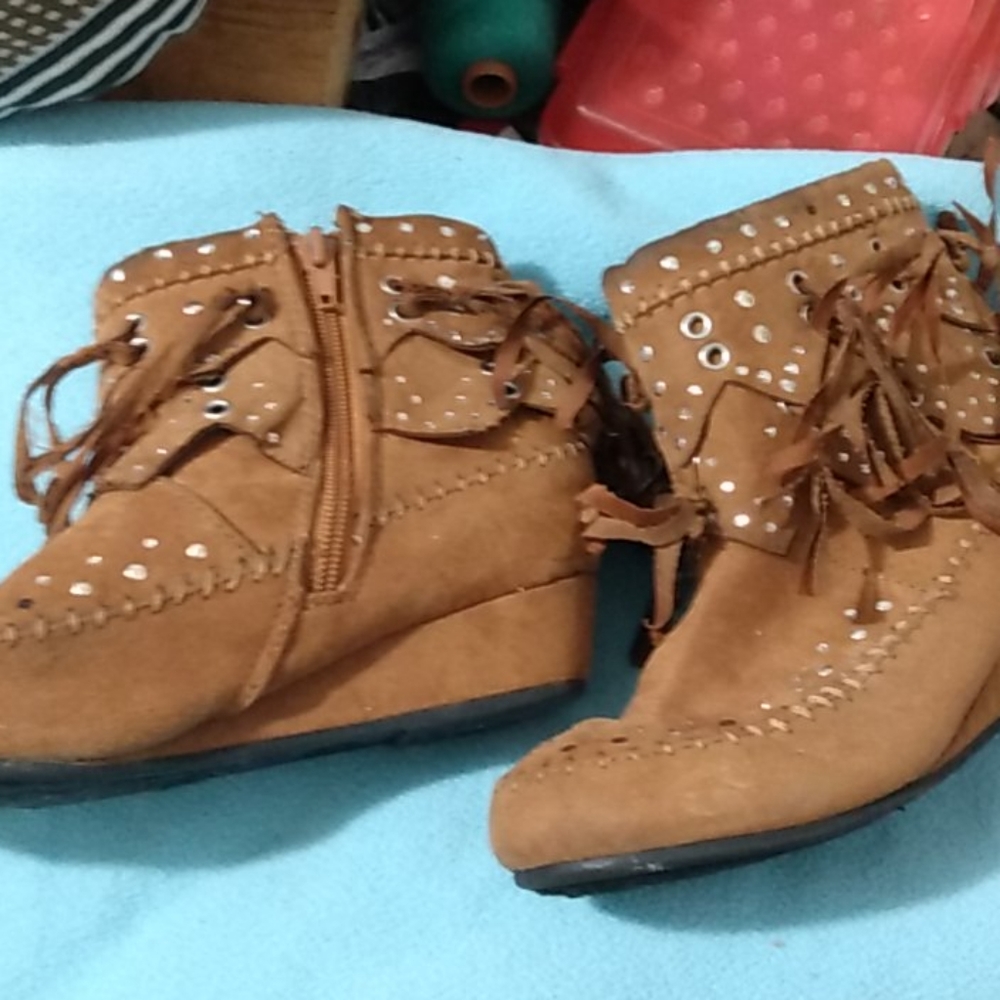 Boots - Picture 2 of 3